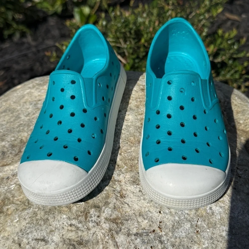 Old Navy Unisex Blue Slip-On Rubber Water Shoes Size 9 Casual Summer Vacation